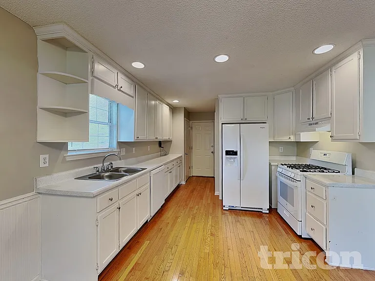 547 Horseshoe Cir — Photo 4