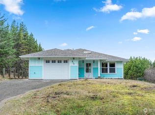 910 35th Ln, Ilwaco, WA 98644