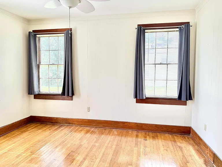 2554 Zeeland Ave — Photo 9