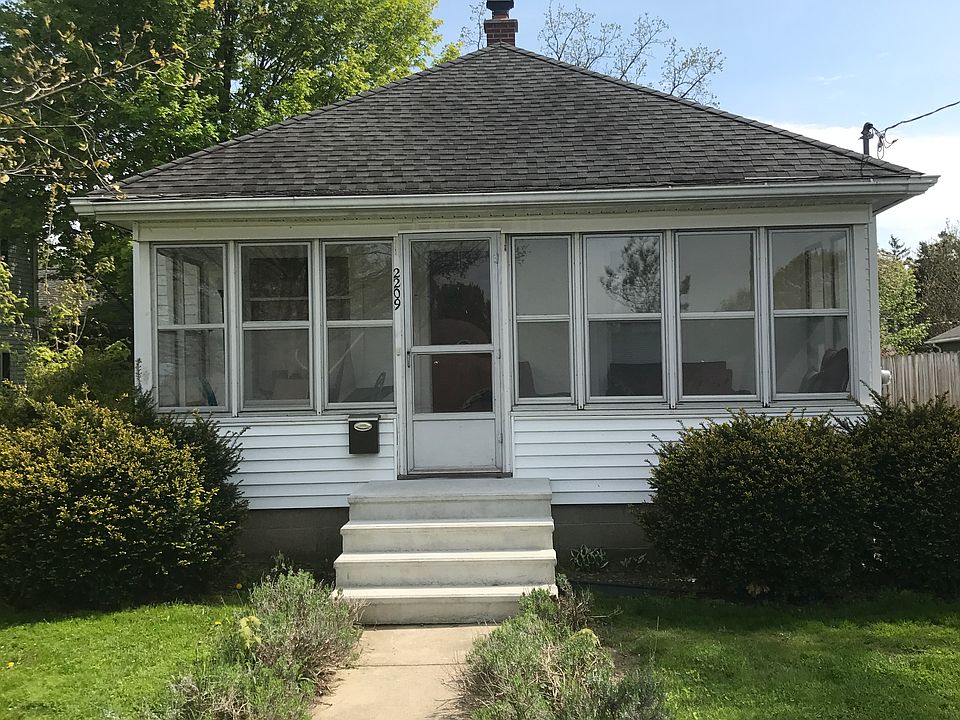 1st image of 2209 Parkview Ave
