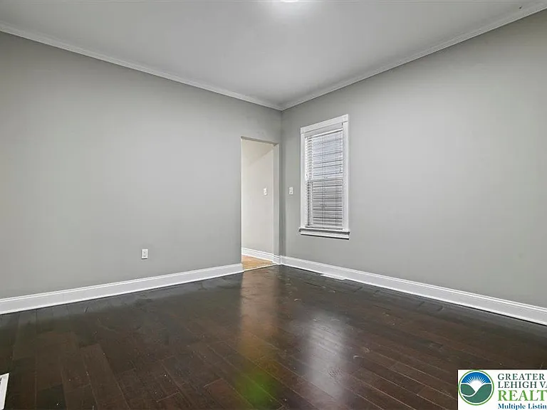 510 5th Ave — Photo 11