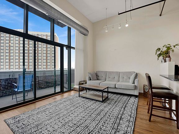 5th image of 1645 W Ogden Ave Unit 718