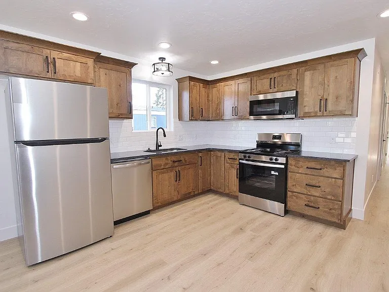 1115 S Commercial Ave #1 — Photo 8