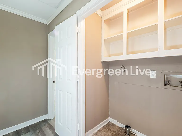 1535 Winchester St — Photo 13