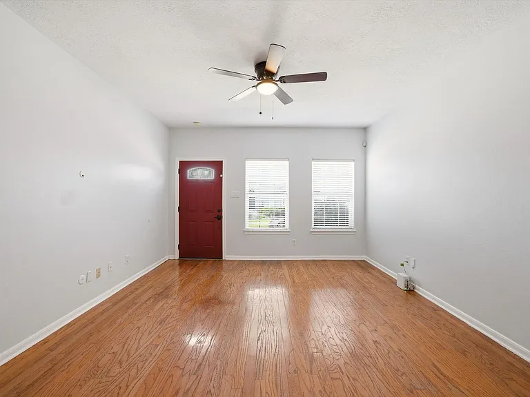 218 Plaza Del Sol Park — Photo 4