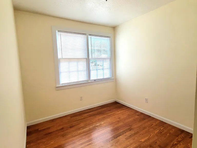 1210 Holden Dr — Photo 7