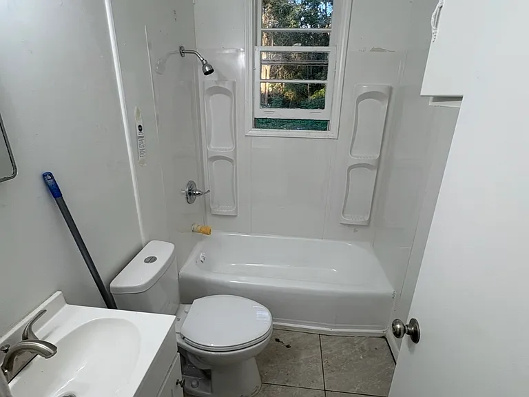 6804 Stinson Ct — Photo 5