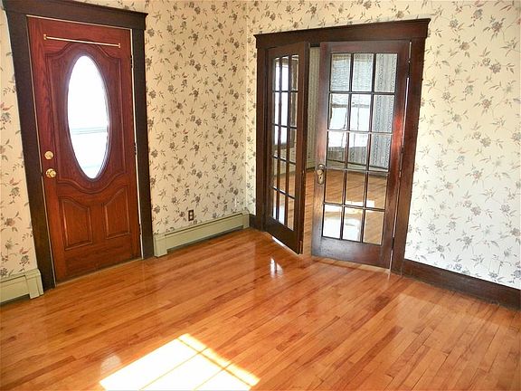 4th image of 112 Greenwood St #2