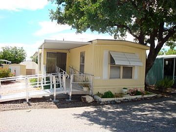 Lg Handicap ramp and Outside Storage shed