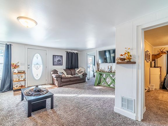 2nd image of 207 S Poplar St