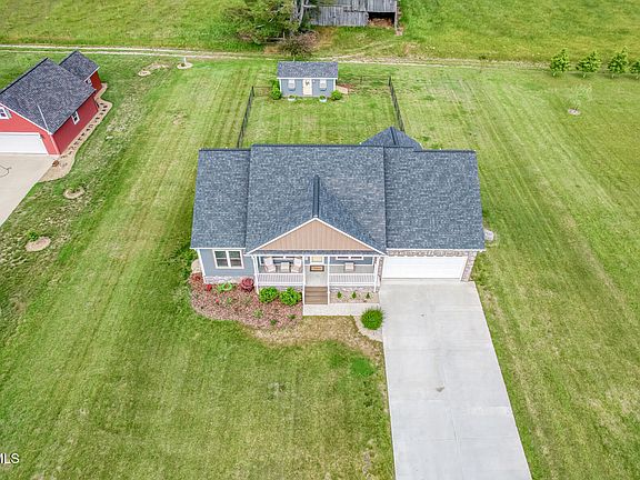 3rd image of 1007 Deerfoot Cir