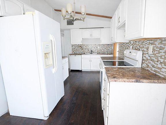 3rd image of 115 Windward Ct