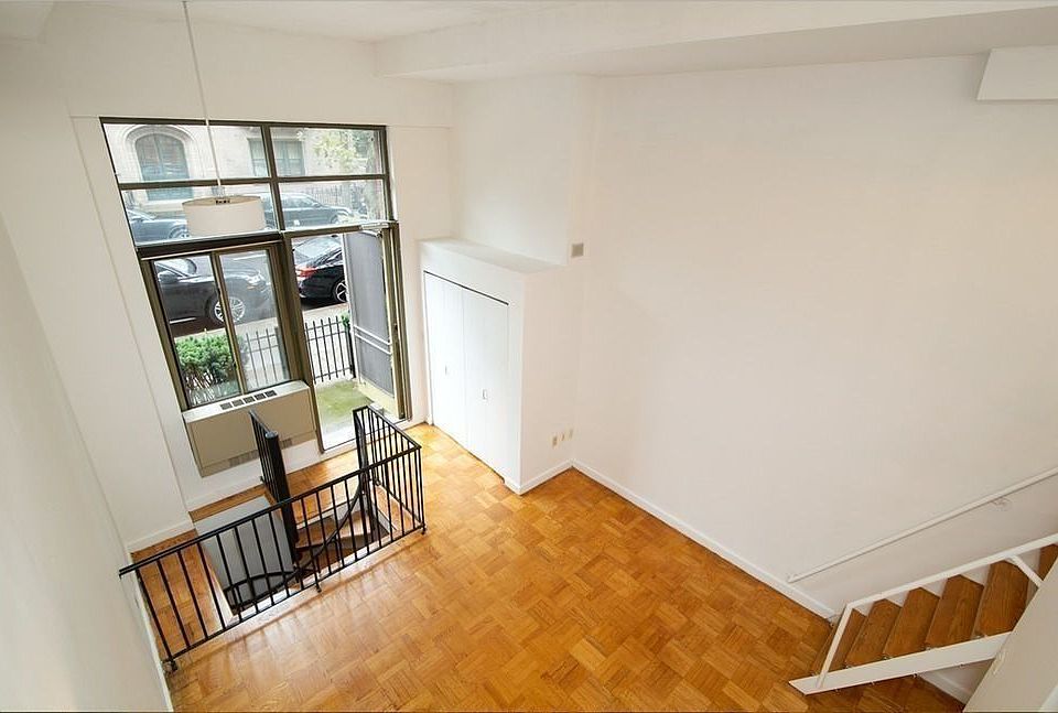 1st image of 460 W 20th St #1AA