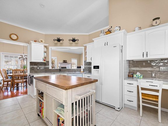 3rd image of 5220 Friendship Dr