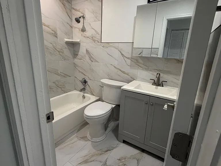 1133 NE 16th Ave #10 — Photo 11