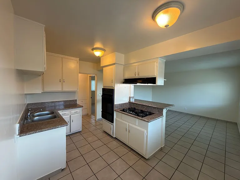 11614 Bellflower Blvd — Photo 13