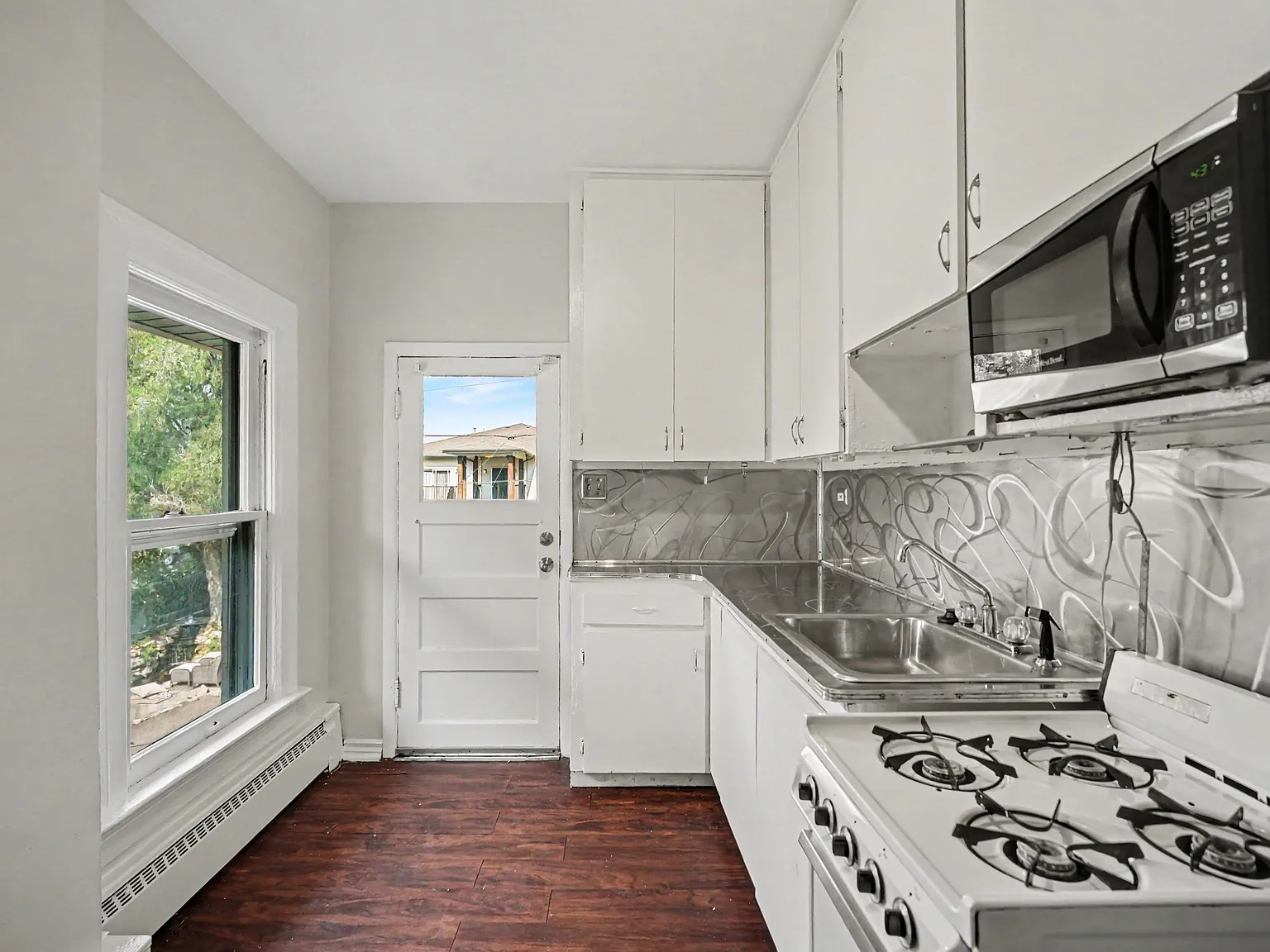 2 bed, 700 sqft, $1,450 — Photo 3