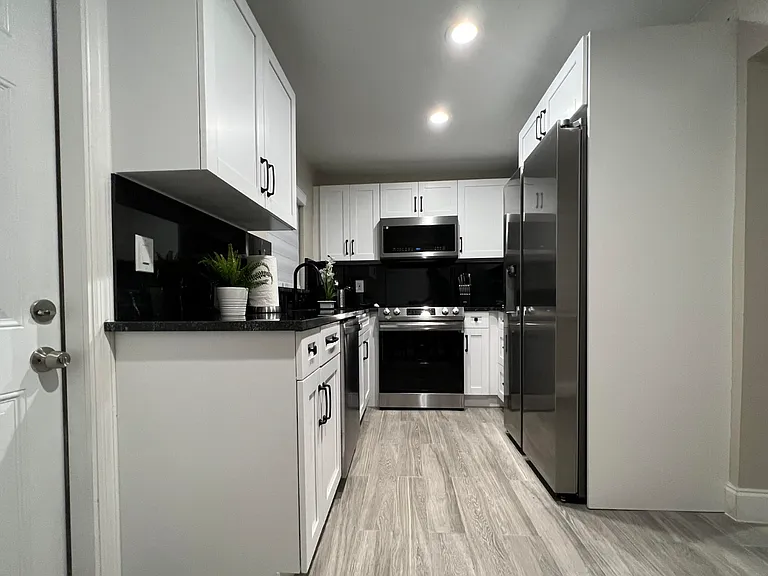601 NW 2nd St — Photo 1