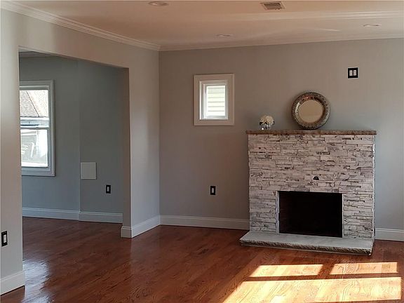 5th image of 765 Magie Ave