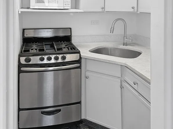 225 East 46th Street image 6 of 10