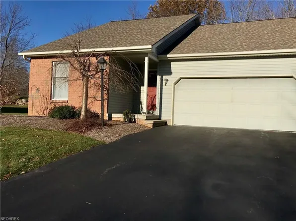 218 Golf Dr, Cortland, OH 44410