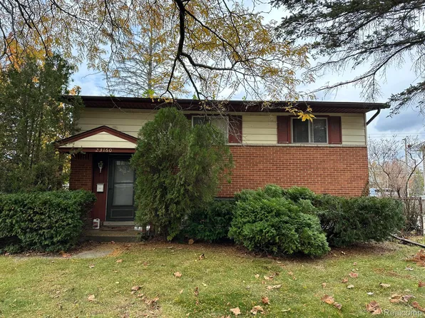 23160 Candace Dr, Rockwood, MI 48173