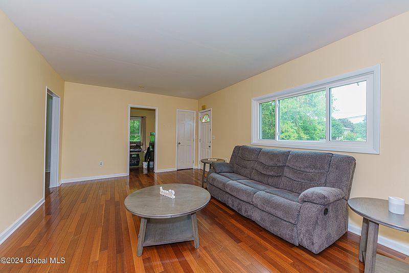 5th image of 3162 E Lydius Street