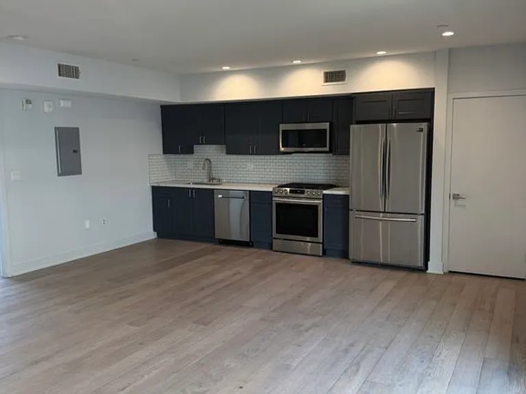 137 S Wilson Ave #305 — Photo 5