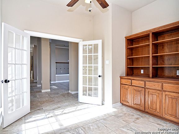 4th image of 8143 Cedar Knoll Dr