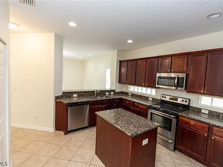 17007 Tremont St — Photo 3