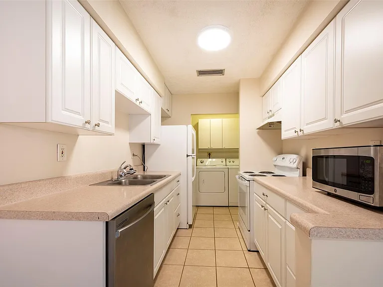 930 Mandarin Isle — Photo 12