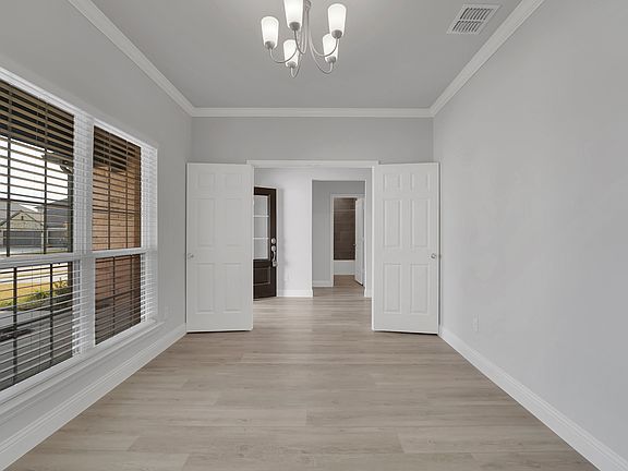 5th image of 305 Brookstone Dr