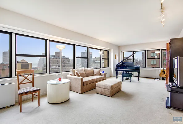 Sold by Bellmarc Realty | media 16