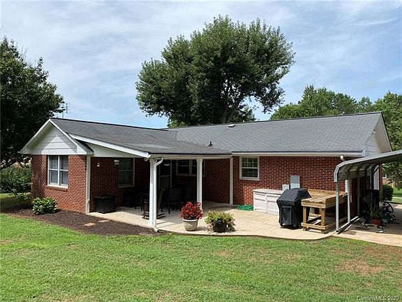 2nd image of 161 Dogwood Ln
