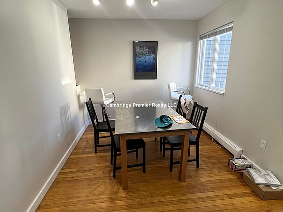 3rd image of 589 Putnam Ave