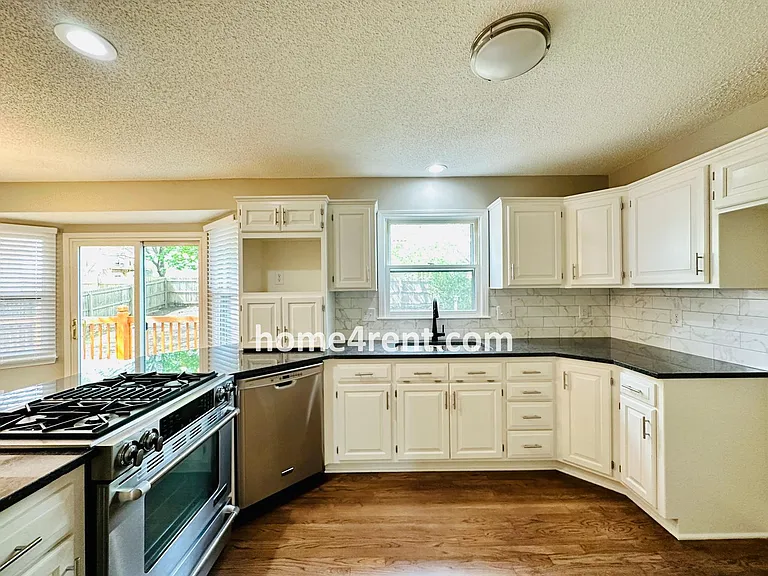 902 Sherman Pkwy — Photo 15