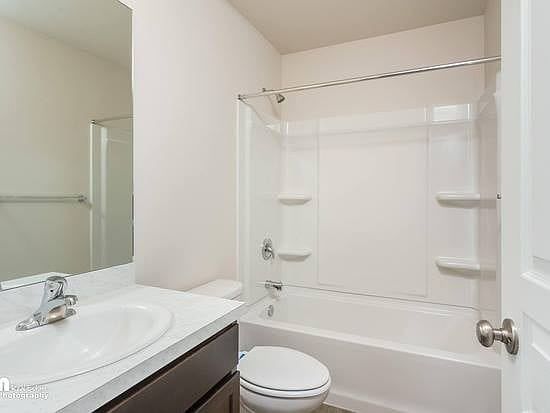 upstairs full bathroom