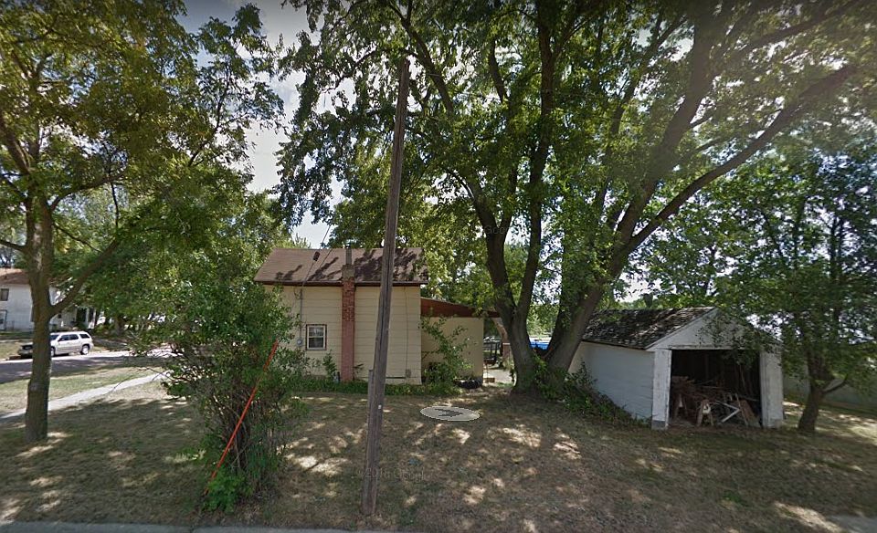 2nd image of 223 W Locust St