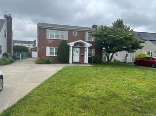 8 Gables Road, Hicksville, NY 11801