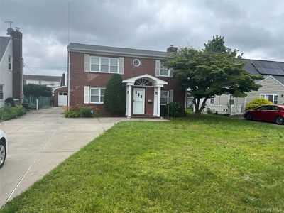 8 Gables Road, Hicksville, NY, 11801