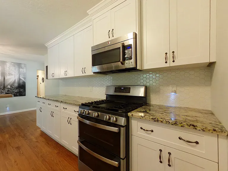 1117 Eisenhower Dr — Photo 9