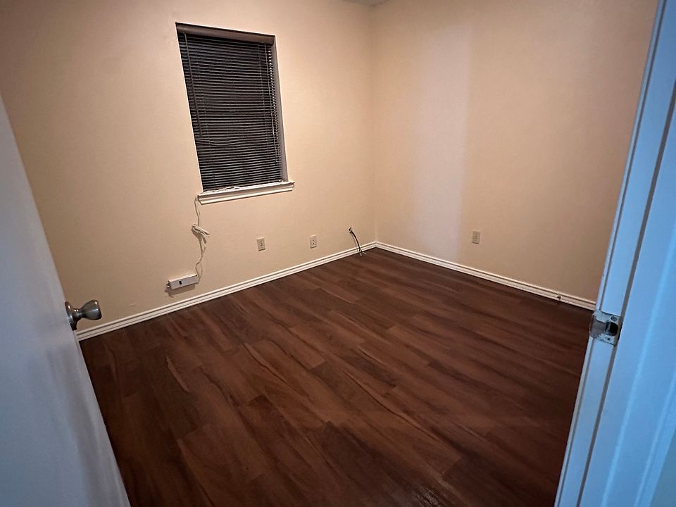 1st image of 406 S 2nd St #2