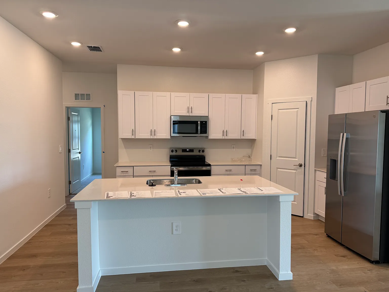 4 bed, 1890 sqft, $2,595 — Photo 3