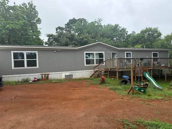 110 Daisy Ln, Palestine, TX 75801