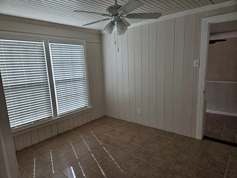 4021 Adrian Dr — Photo 10