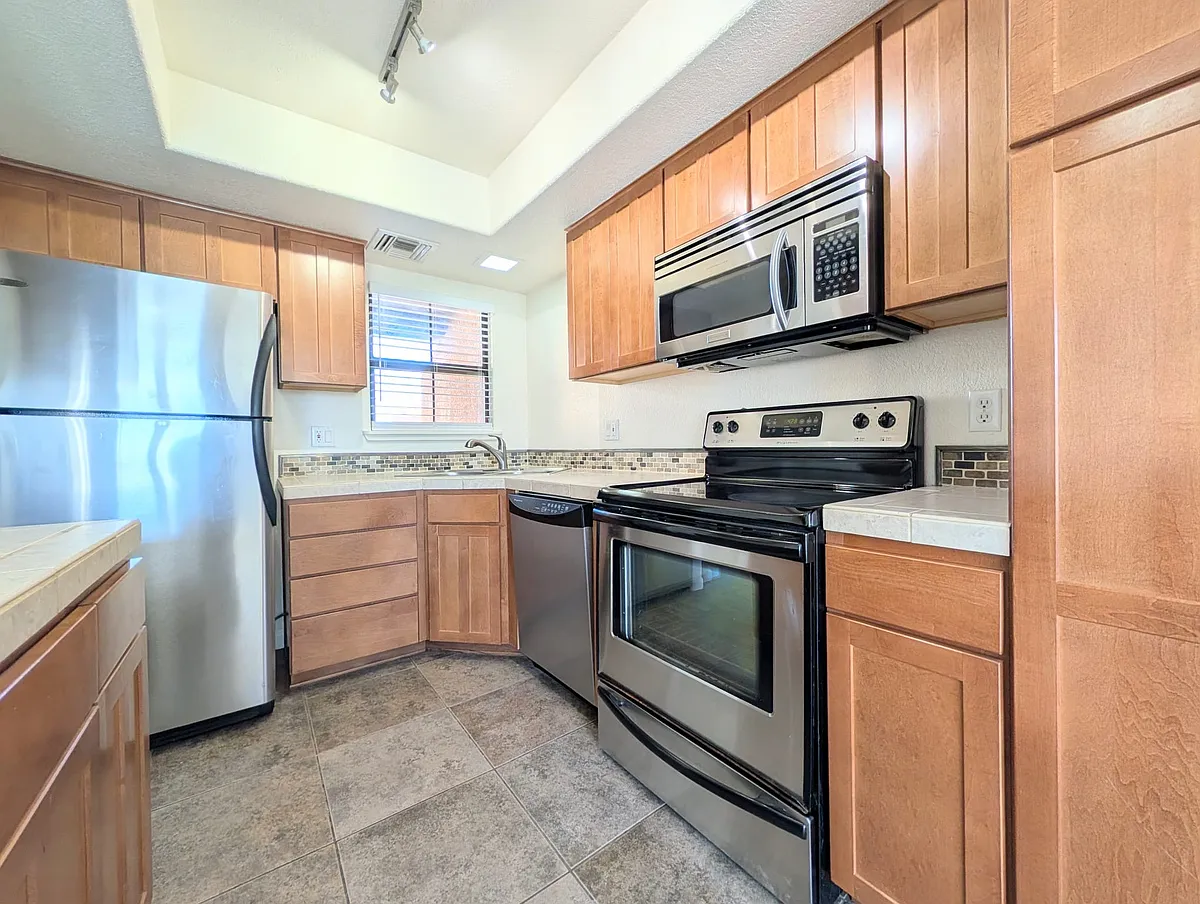 Building Photo - 6651 N Campbell Ave #275