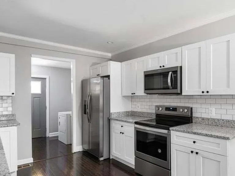 1526 Boyle St — Photo 4