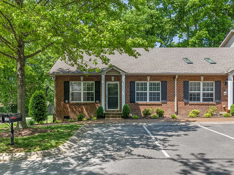 1311 Cashmere Dr — Photo 1