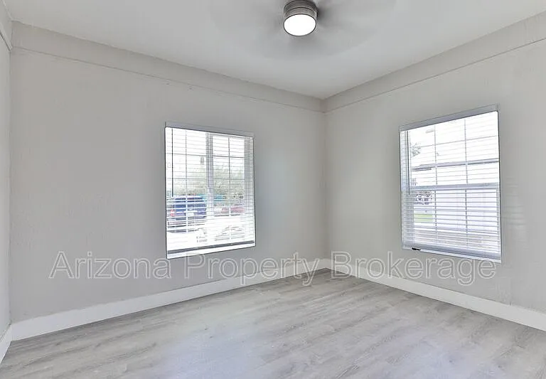 1538 E Pierce St #B — Photo 29