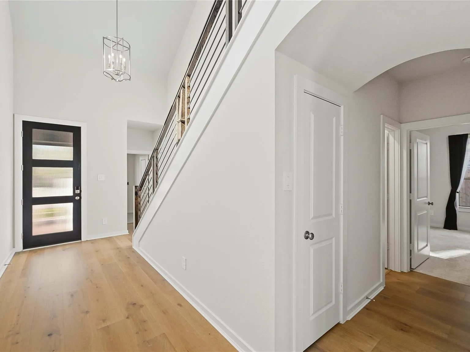 4 bed, 3.0 bath, 2275 sqft, $2,995 — Photo 4